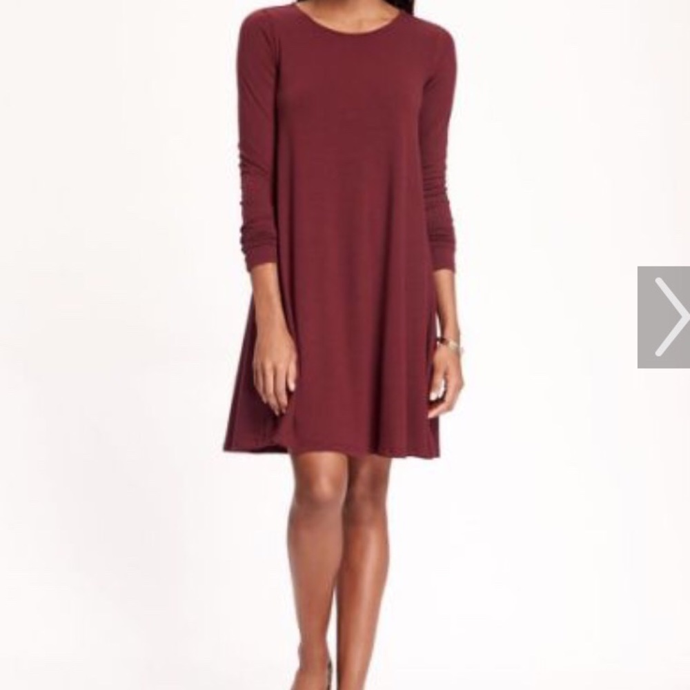 Old Navy maroon shift dress. Size small.